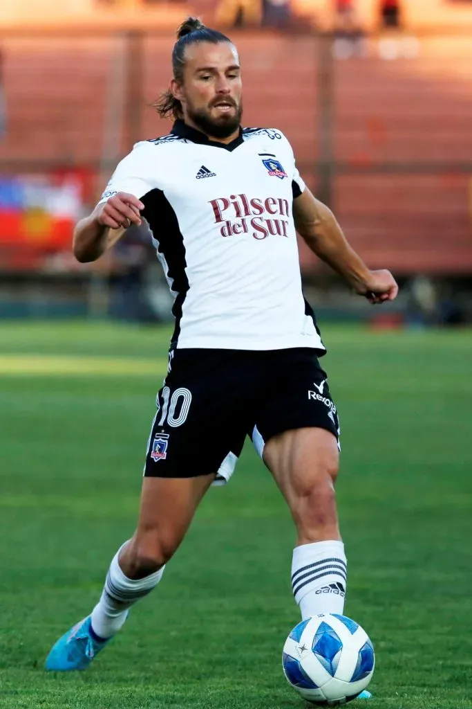 Christian Santos, víctima ilustre de la “maldición del 10” en Colo Colo (Photosport)