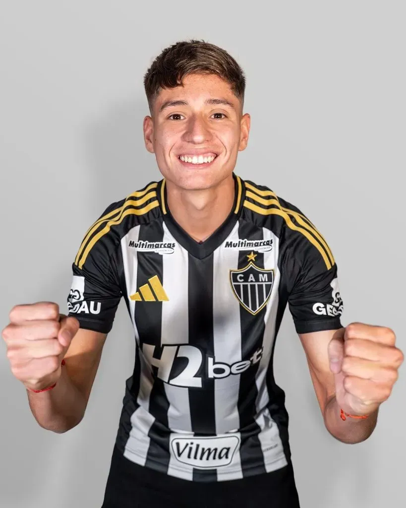 Iván Román ya posa con su nuevo equipo en Brasil (Atlético Mineiro)