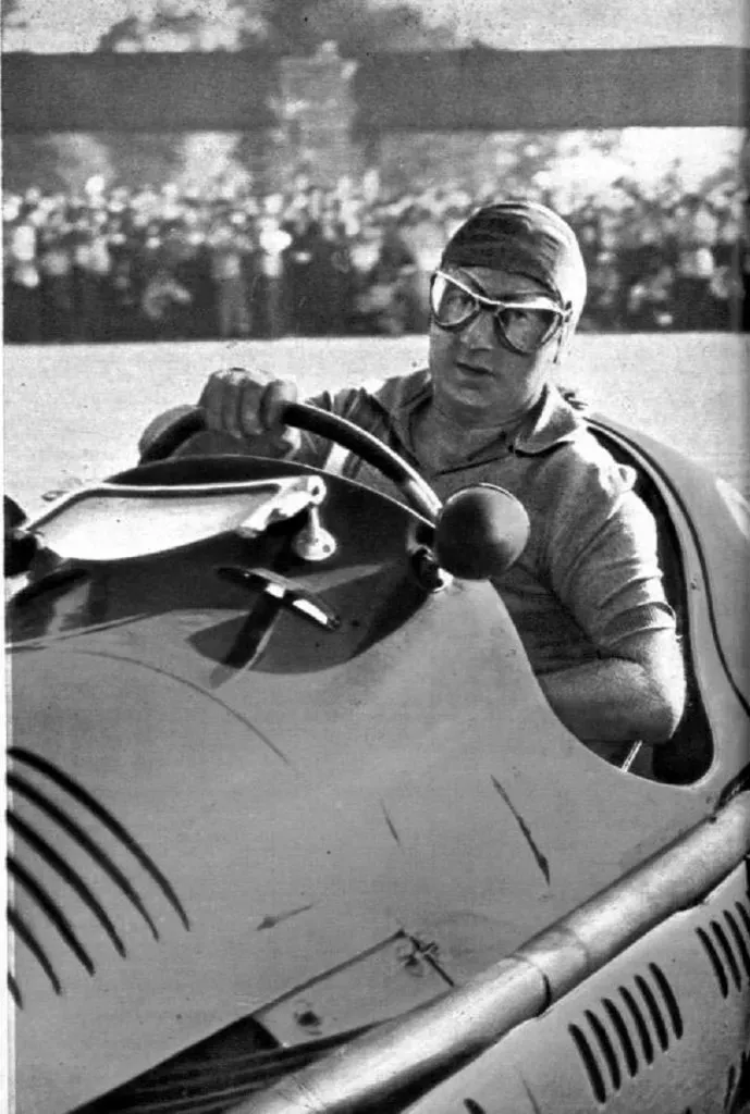 Alberto Ascari (Wikimedia Commons).
