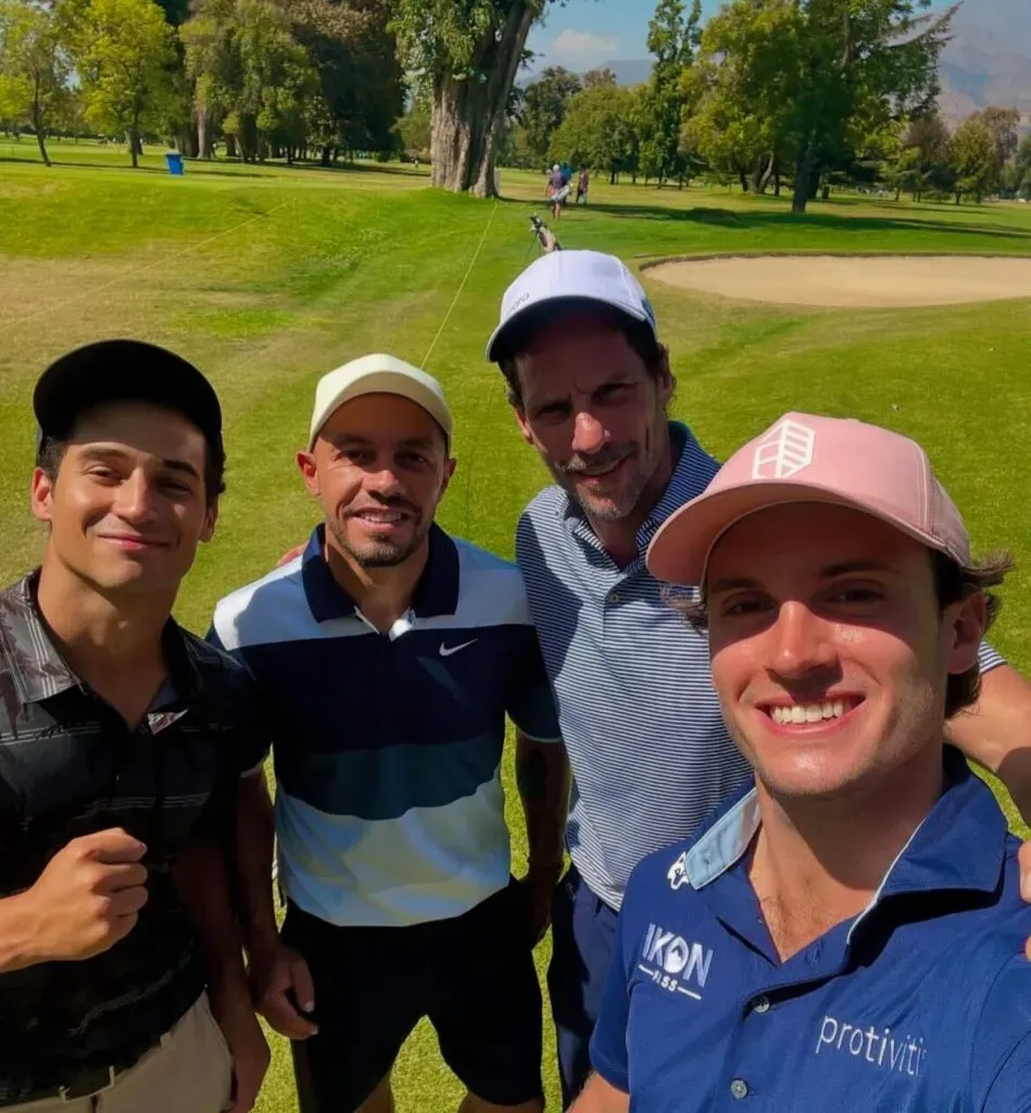 El equipo de Marcelo Díaz junto a James Nicholas.
