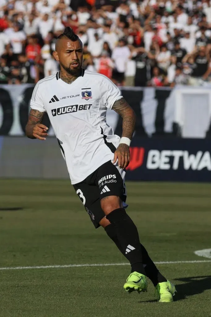 Arturo Vidal durante el partido amistoso contra Racing el 18 de enero de 2025
