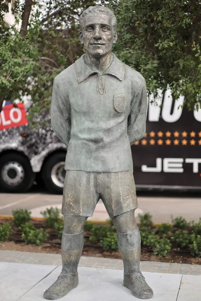Estatua de David Arellano es inaugurada en el estadio Monumental durante la Conmemoración del Centenario de Colo Colo – Aton