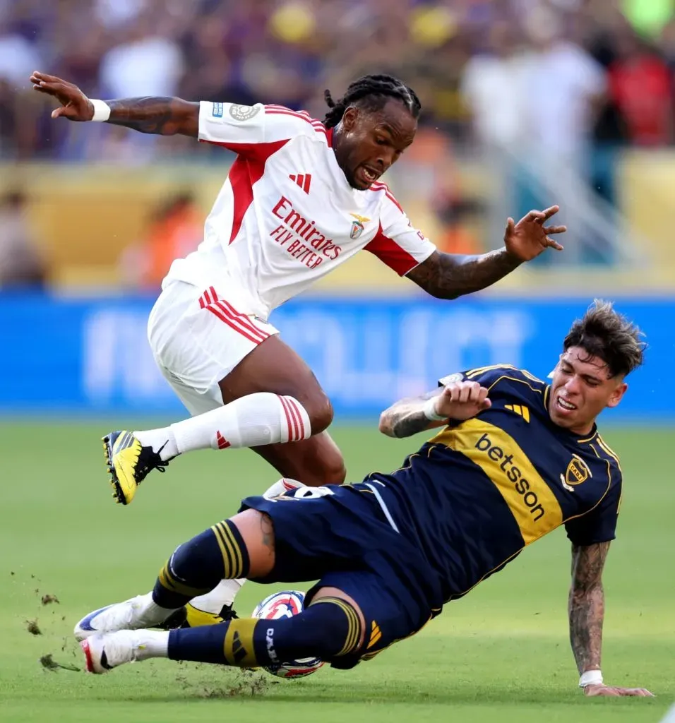 Carlos Palacios en acción para Boca ante Benfica por Mundial de Clubes (Getty Images)