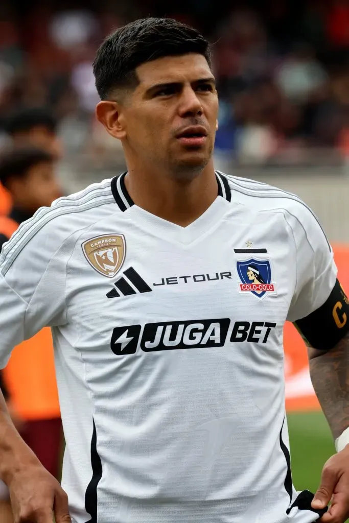 Esteban Pavez dejó la capitanía y la titularidad en Colo Colo (Photosport)