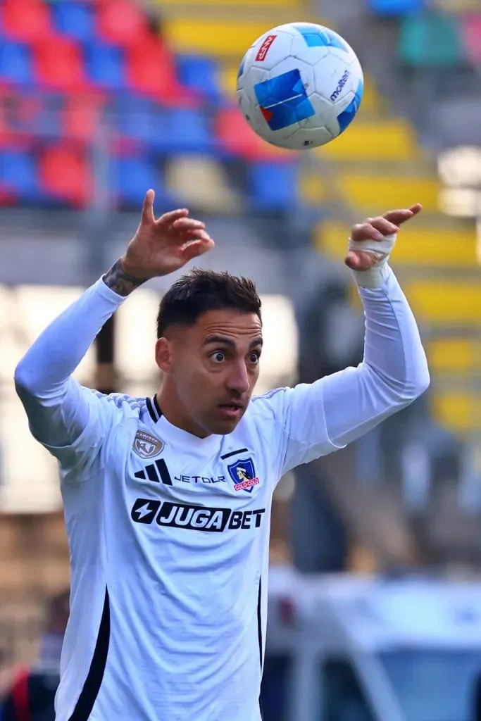 Estudiantes de La Plata quiere sacar de Colo Colo a Javier Correa (Photosport)