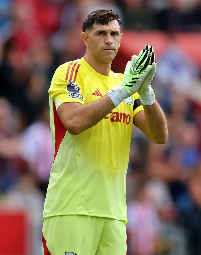 Emiliano “Dibu” Martínez seguirá, por ahora, en Aston Villa (Getty Images)