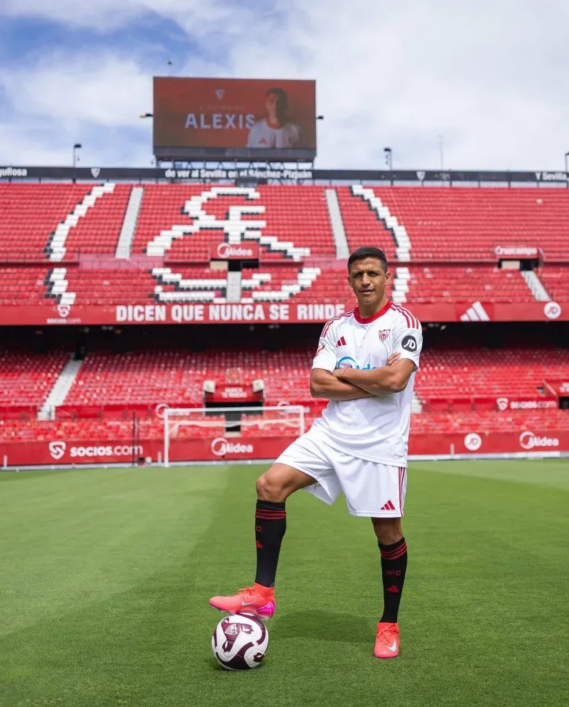 Alexis Sánchez ganará menos que “Gaby” Suazo en el Sevilla. (Foto: Sevilla)