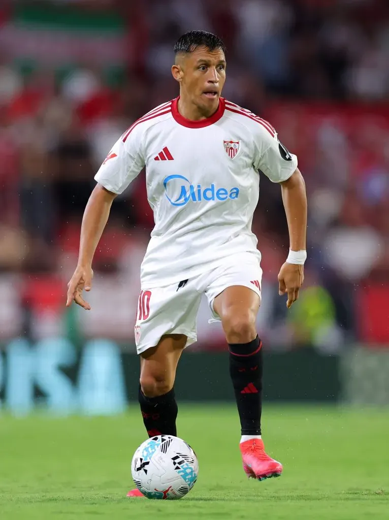A Alexis Sánchez lo usan de ejemplo para los más jóvenes del Sevilla. Foto: Getty Images.