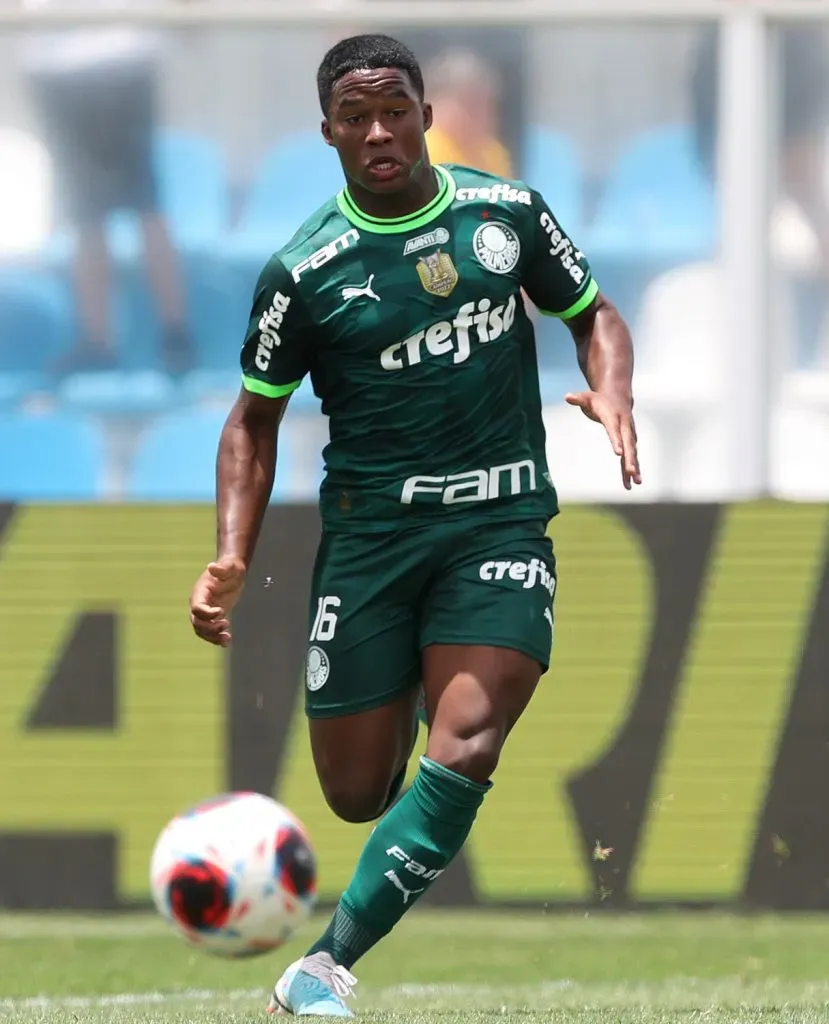 Endrick é consolado no Palmeiras. Foto: Flickr Oficial SE Palmeiras/Cesar Greco