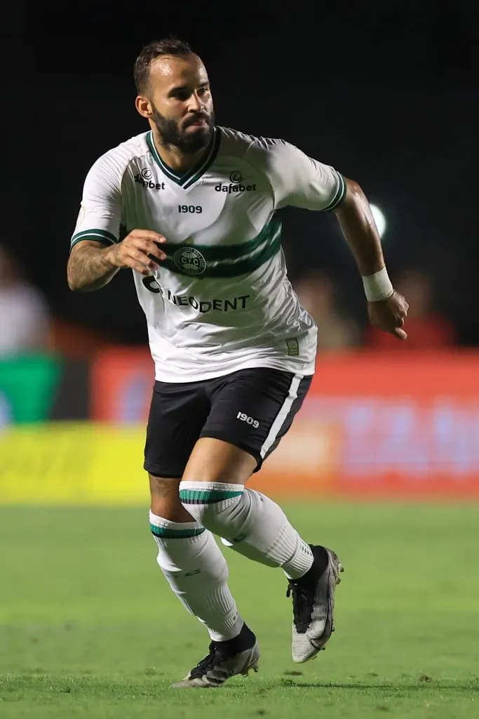 RIO DE JANEIRO, BRASIL – 21 DE SETEMBRO: Jese Rodríguez, do Coritiba, corre durante a partida entre Vasco da Gama e Coritiba como parte do Brasileirão 2023 no Estádio São Januário em 21 de setembro de 2023 no Rio de Janeiro, Brasil. (Foto: Buda Mendes/Getty Images)