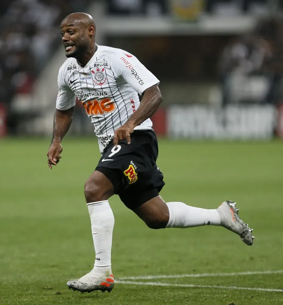 Love em ação pelo Corinthians. (Photo by Miguel Schincariol/Getty Images)