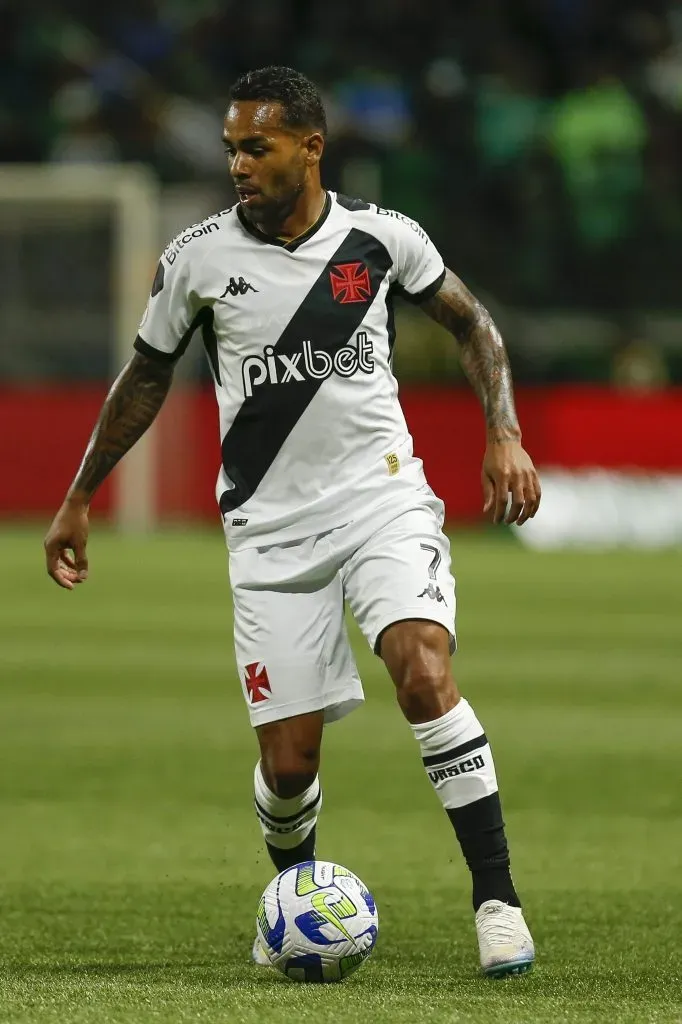 Alex Teixeira deve encerrar passagem pelo Vasco. Foto: Ricardo Moreira/Getty Images