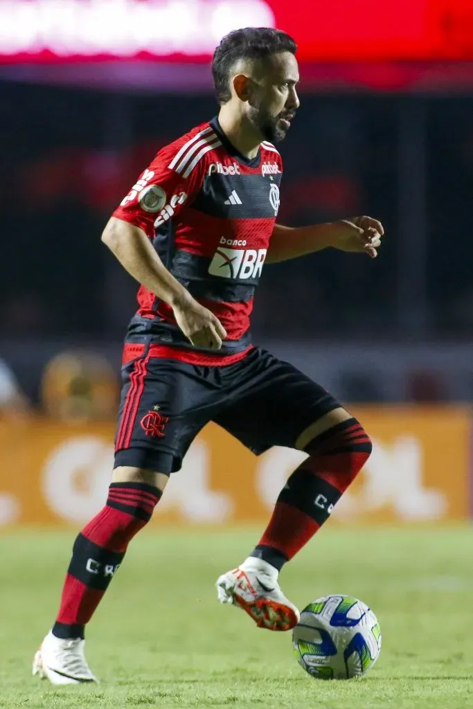 Everton Ribeiro não é visto por Tite como ponta. Foto: Miguel Schincariol/Getty Images