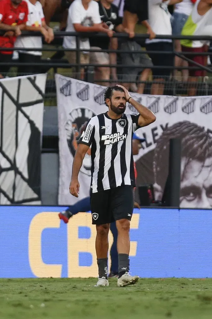 Diego Costa deve deixar o Botafogo (Foto: Ricardo Moreira/Getty Images)