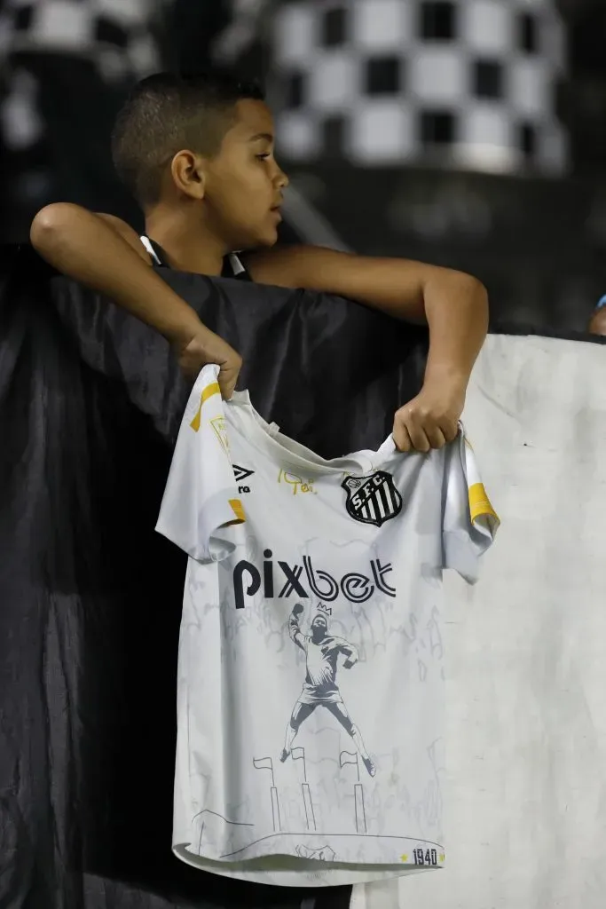 Camisa do Santos. (Photo by Ricardo Moreira/Getty Images)