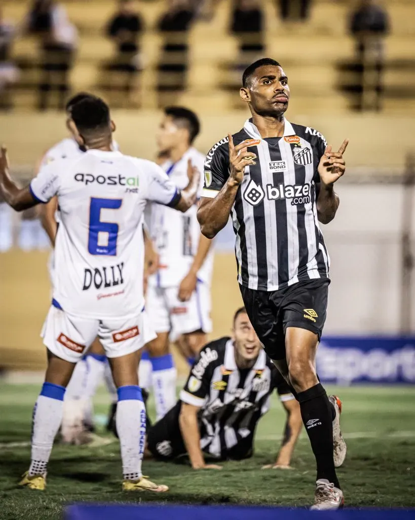 Joaquim comemora seu gol | Paulistão – Água Santa x Santos (31/01/2024) – Estádio Municipal 1º de Maio – Foto- Raul Baretta/ Santos FC.