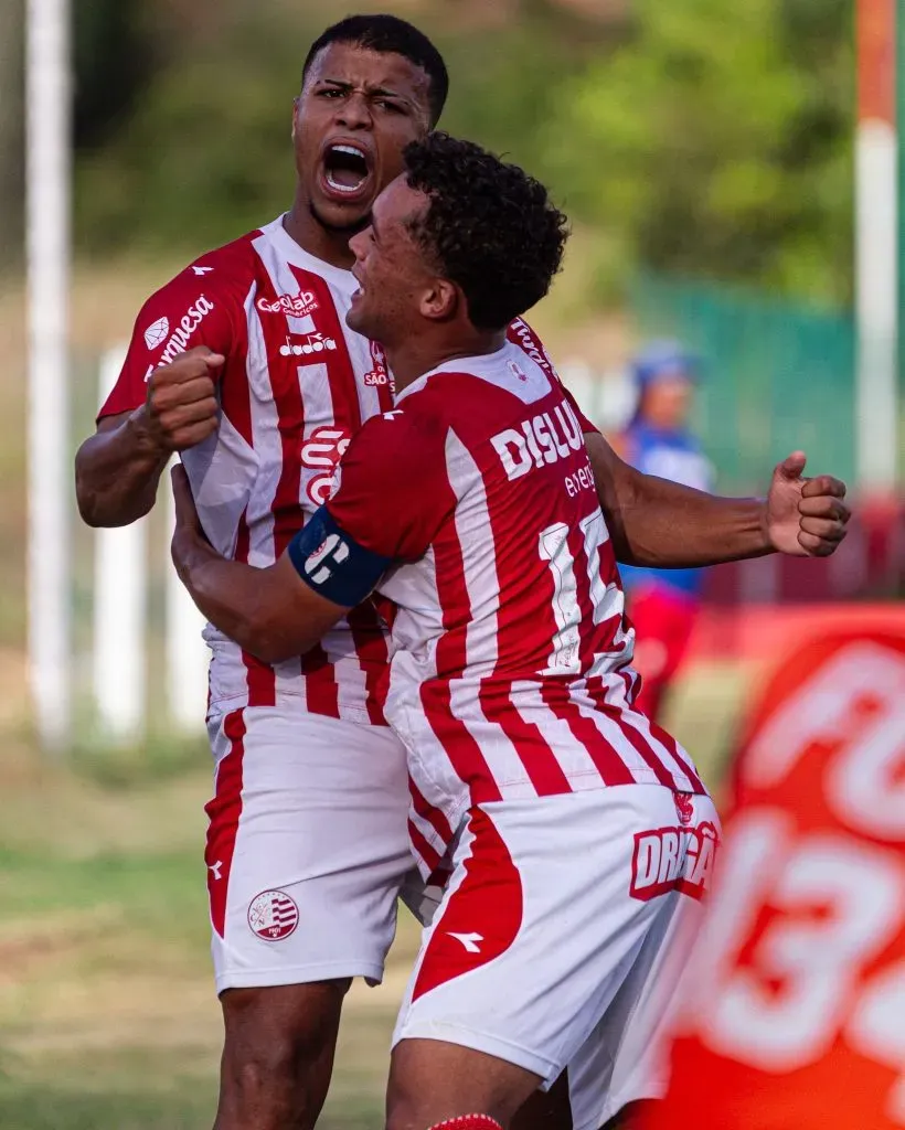 Leandro Kauã celebrando gol.pelo Naútico. Foto: Gabriel França/CNC/Página oficial do Naútico no X.