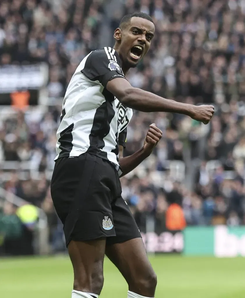 Atacante Alexander Isak é um dos destaques e é alvo do Arsenal. Newcastle fixou preço no jogador bem alto. Foto: IMAGO / Colorsport