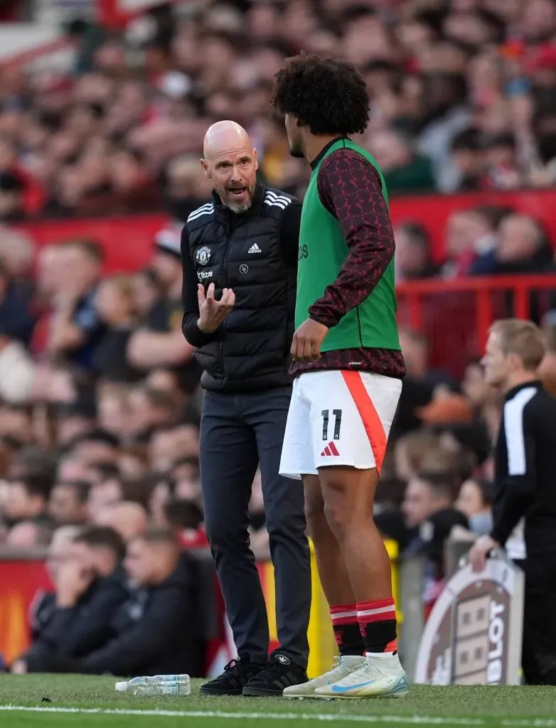 Manchester United, ManU v Brentford – Premier League – Old Trafford Manchester United manager Erik ten Hag speaks with substitute Joshua Zirkzee during the Premier League match at Old Trafford, Manchester. Picture date: Saturday October 19, 2024. EDITORIAL USE ONLY No use with unauthorised audio, video, data, fixture lists, club/league logos or live services. Online in-match use limited to 120 images, no video emulation. No use in betting, games or single club/league/player publications. PUBLICATIONxNOTxINxUKxIRL Copyright: xMartinxRickettx 77867090