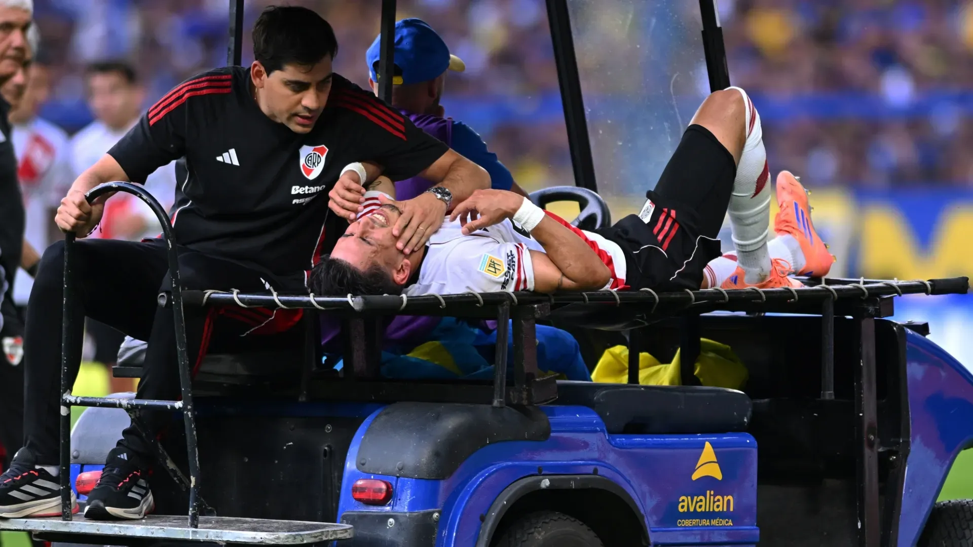 Así se retiró Meza de la Bombonera. (Foto: Getty)