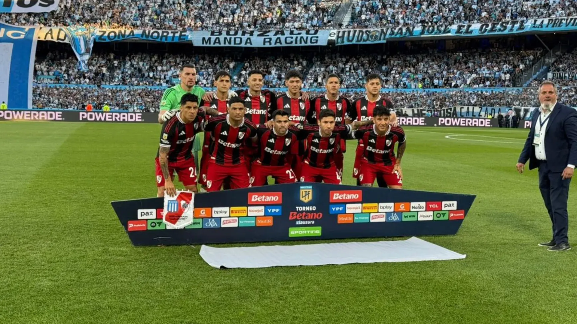 Los once titulares de River en Avellaneda. (Prensa Liga Profesional)