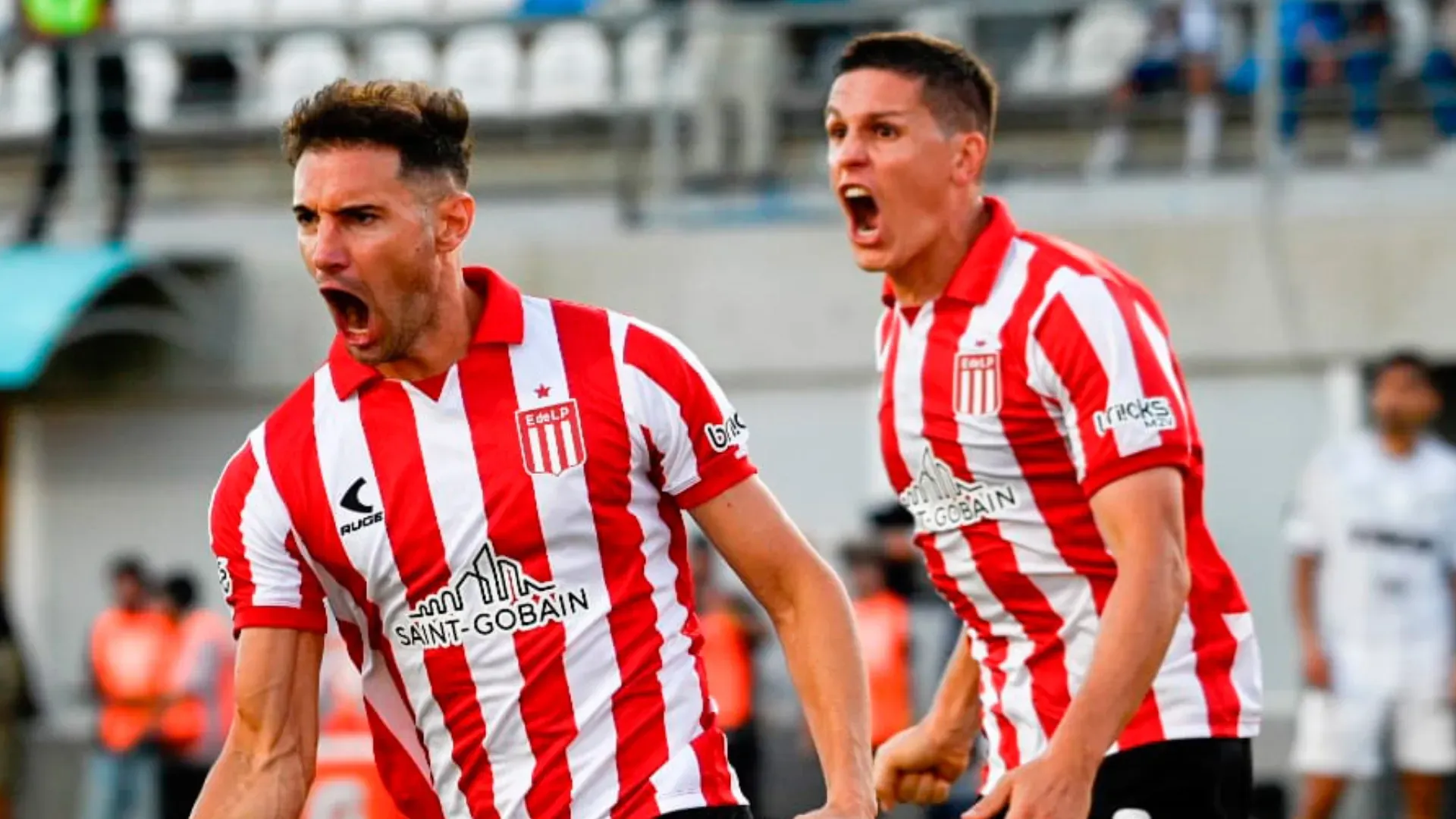 Alario festeja su primer gol ante Platense.