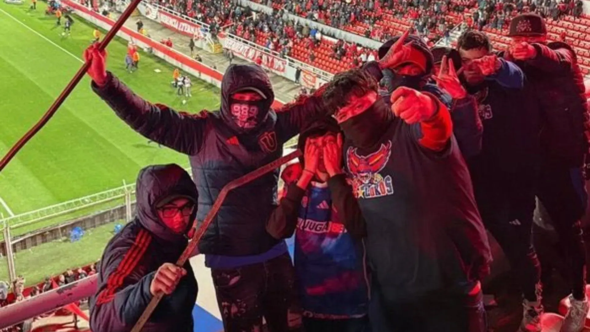 Los hinchas de U de Chile en Avellaneda. (Foto: X)