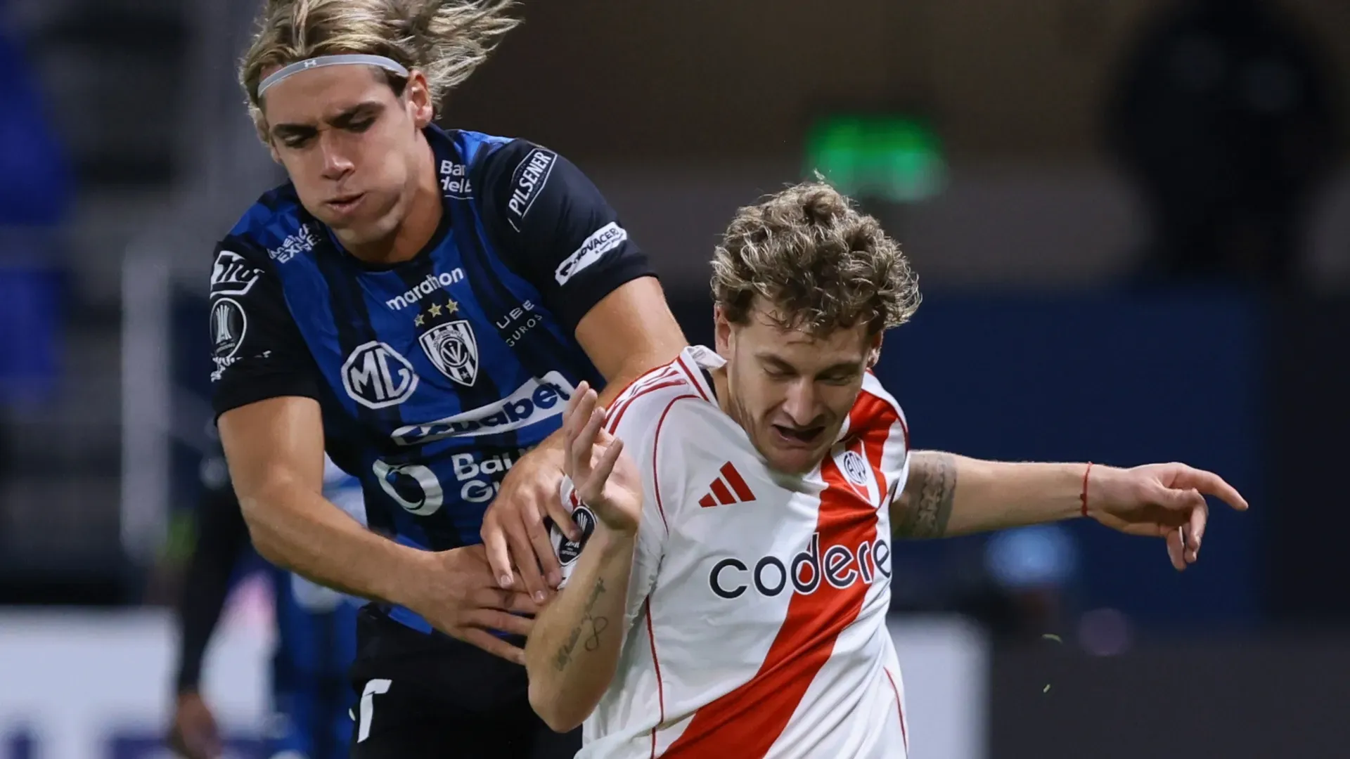 Claudio Spinelli marcando a Facundo Colidio. (Getty Images)