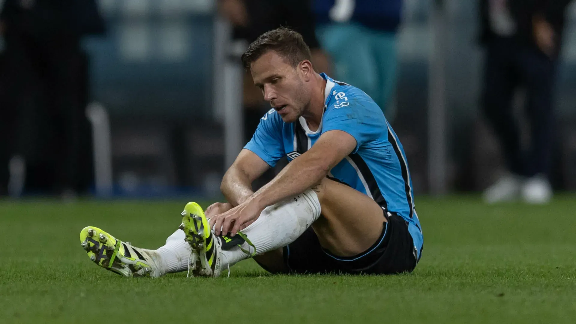 Arthur é um dos principais nomes do Grêmio – Foto: Liamara Polli/AGIF