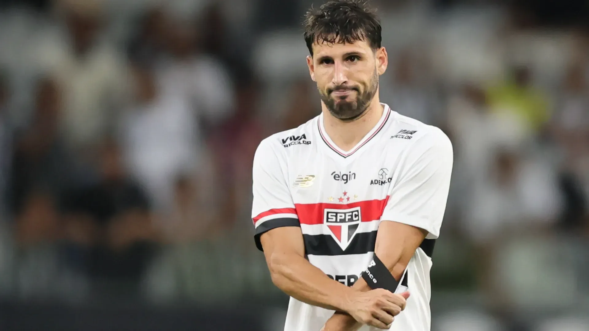 Calleri lamentando lesão no São Paulo – Foto: Gilson Lobo/AGIF