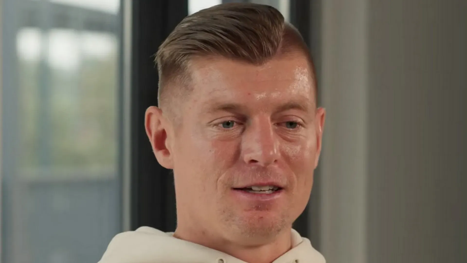 Toni Kroos foi entrevistado por Romário – Foto: Reprodução/YouTube