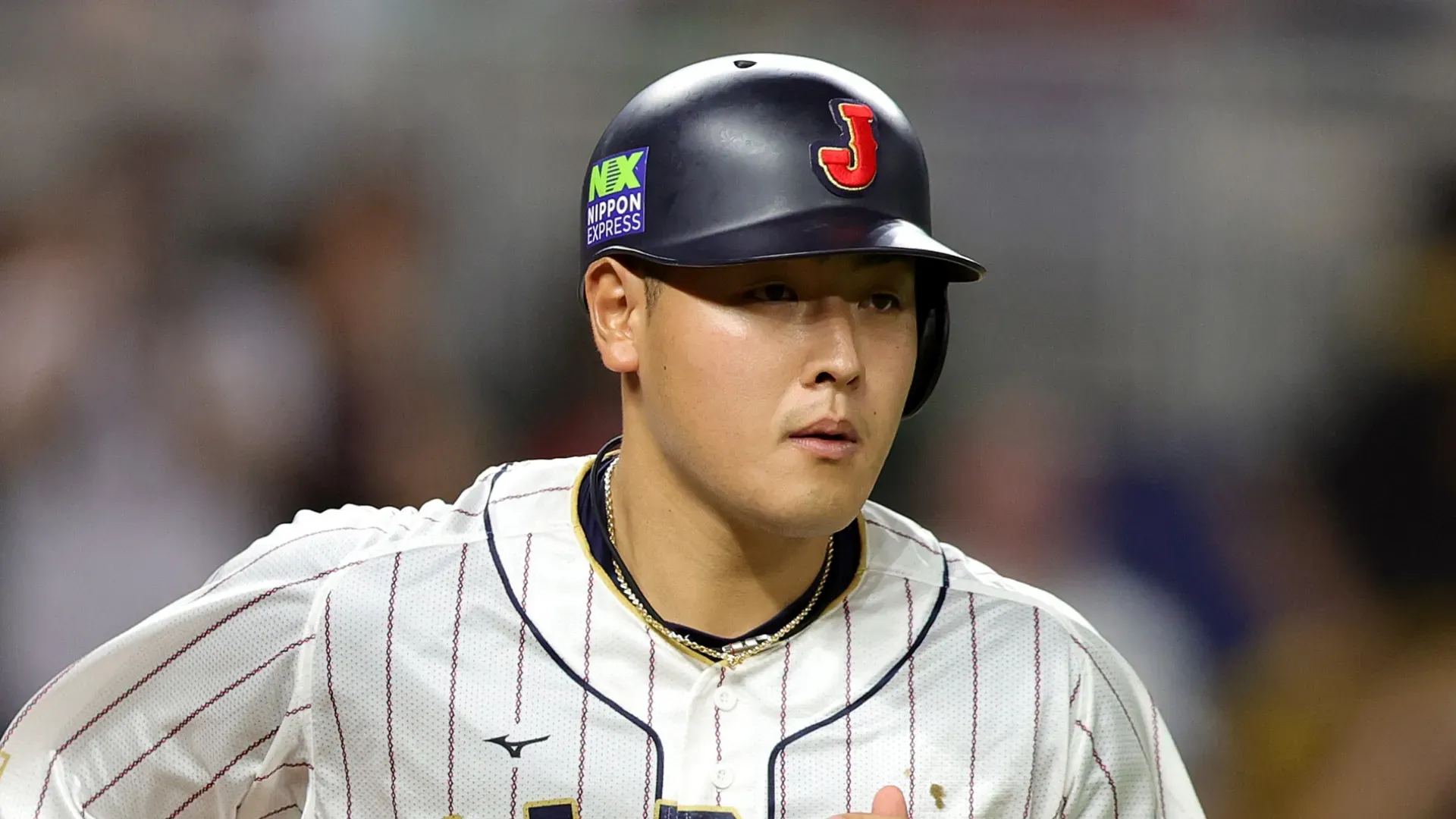 Kazuma Okamoto running the bases