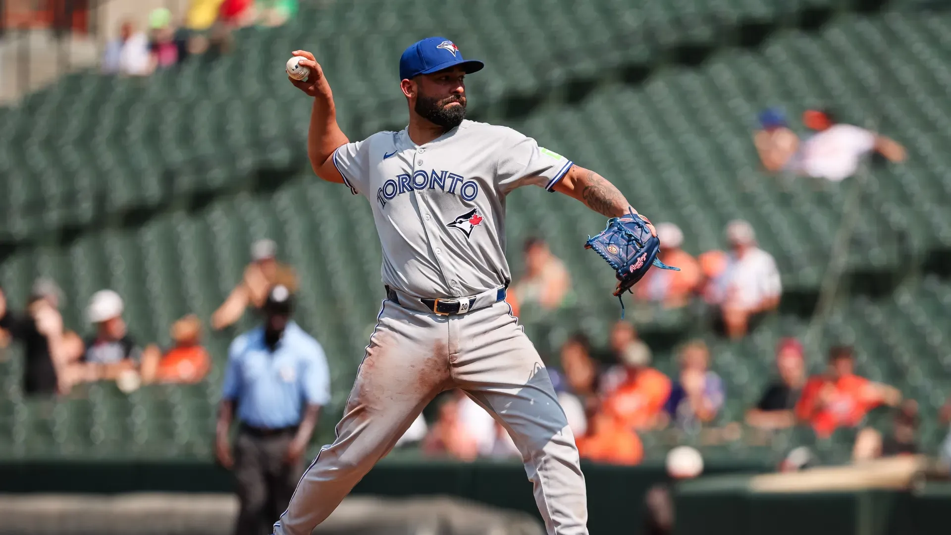 Ali Sanchez pitching