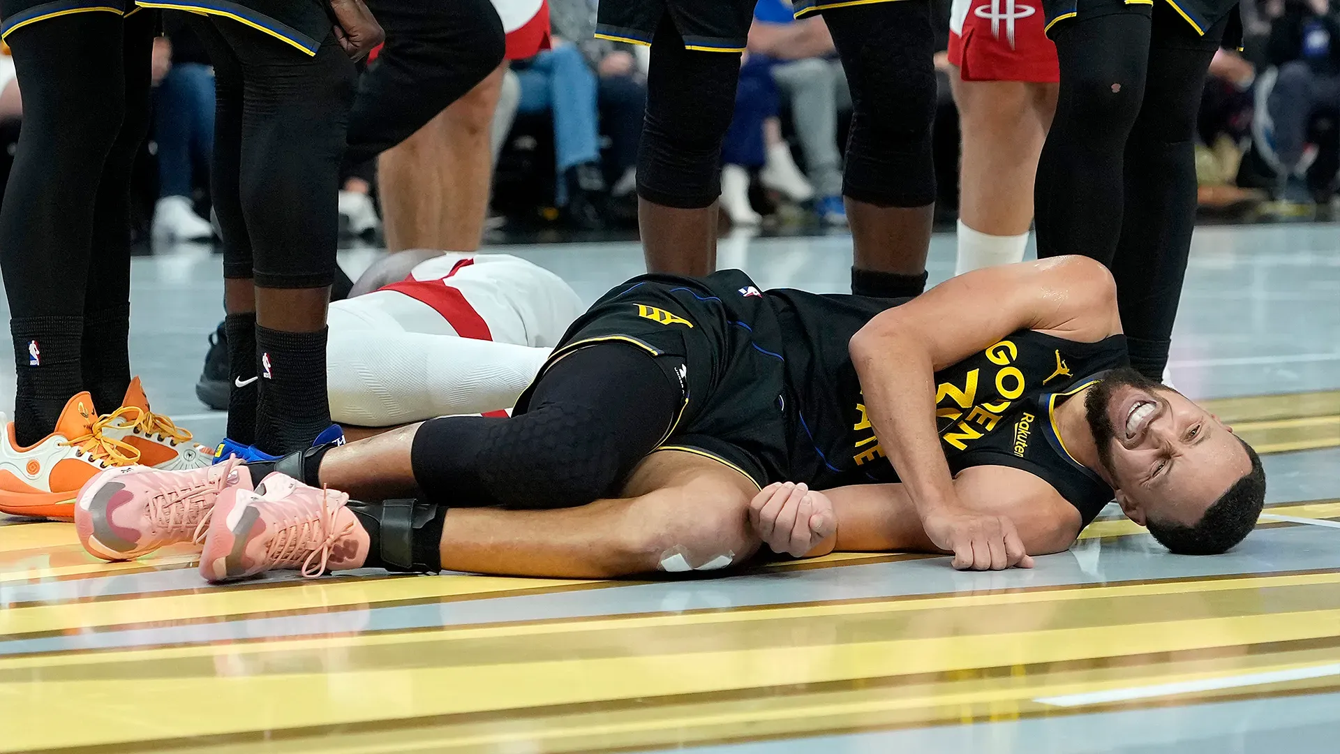 Stephen Curry en el suelo