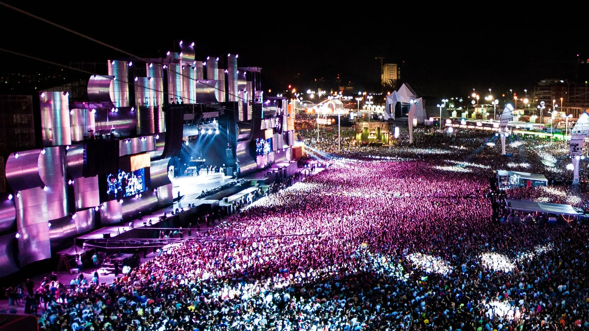 General view taken as Brazilian singer Ivete Sangalo performs on the opening day of the Rock in Rio music festival on September 13, 2013 in Rio de Janeiro, Brazil. (Photo by Buda Mendes/Getty Images)