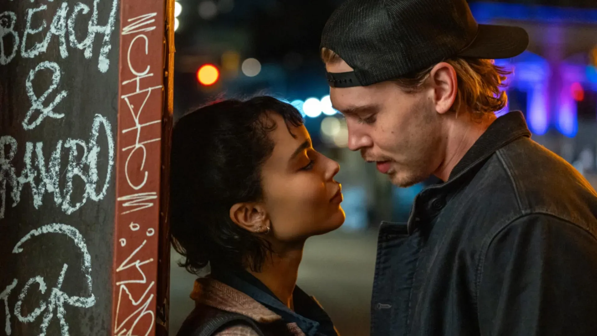 Zoë Kravitz and Austin Butler in Caught Stealing (2025)