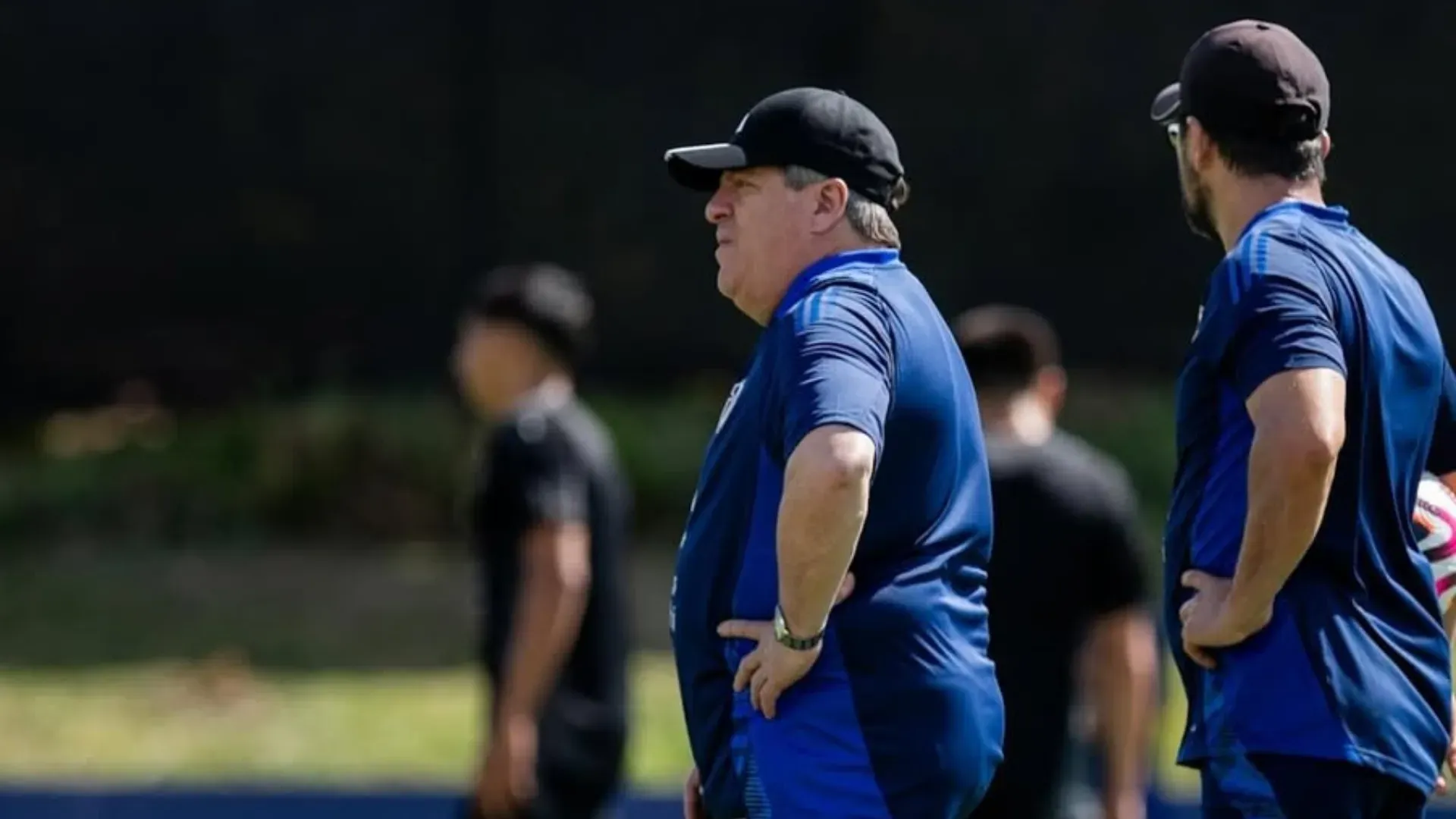 Piojo Herrera recibe una mala noticia. (Foto: FCRF)