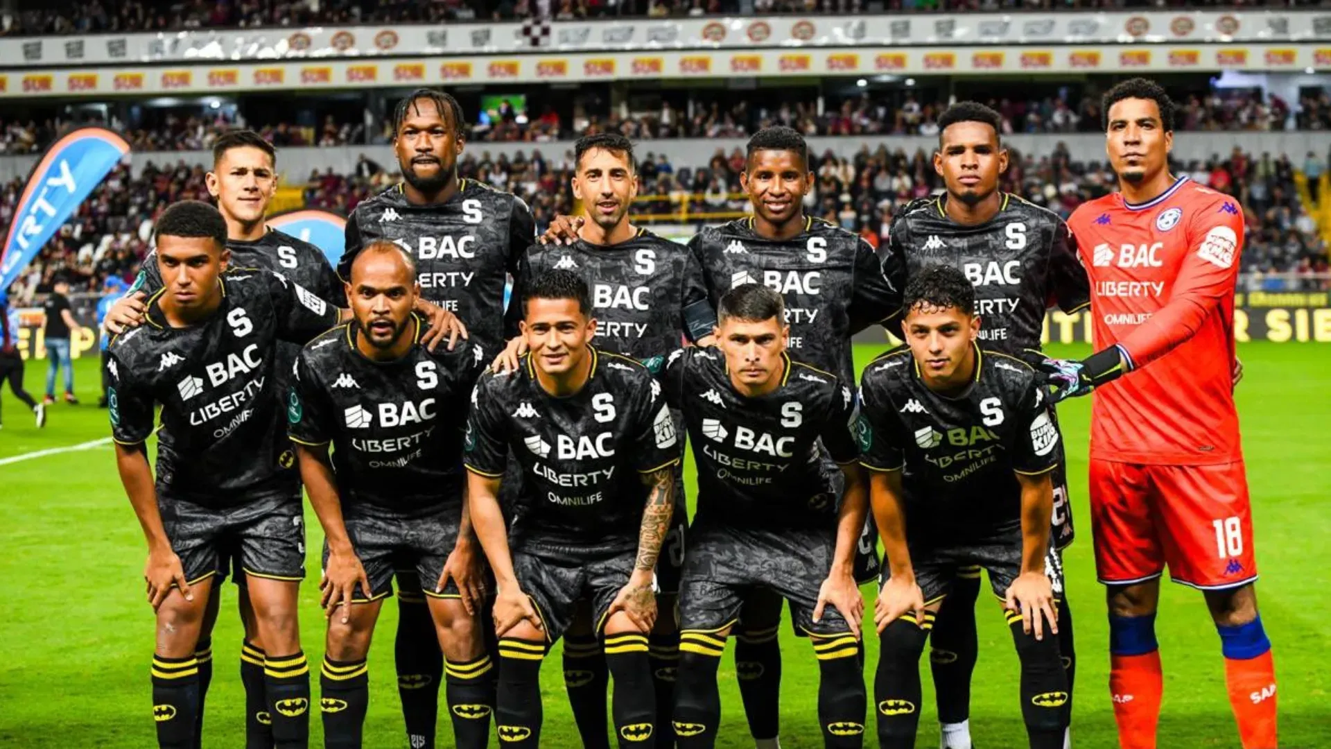 Jugador de Saprissa en problemas. (Foto: Saprissa)