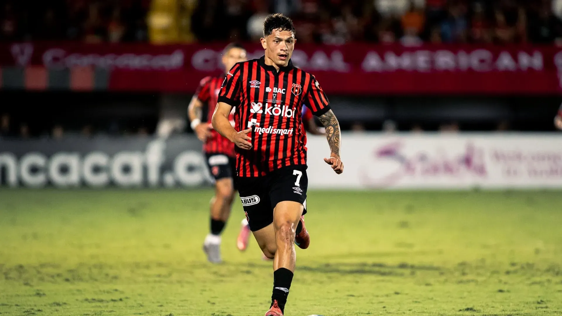 Anthony Hernández fue la figura de Alajuelense ante Xelajú. (Foto: LDA)