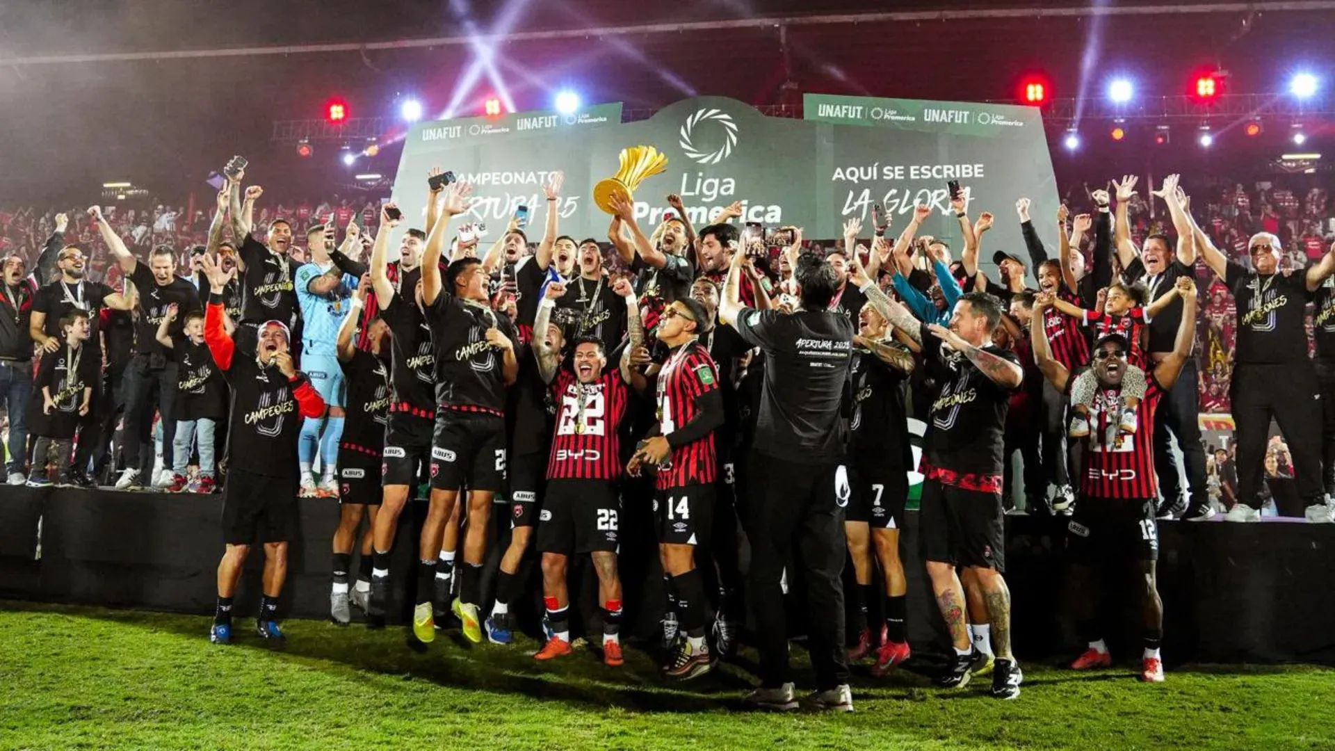 Alajuelense quiere retener a estos futbolistas. (Foto: LDA)