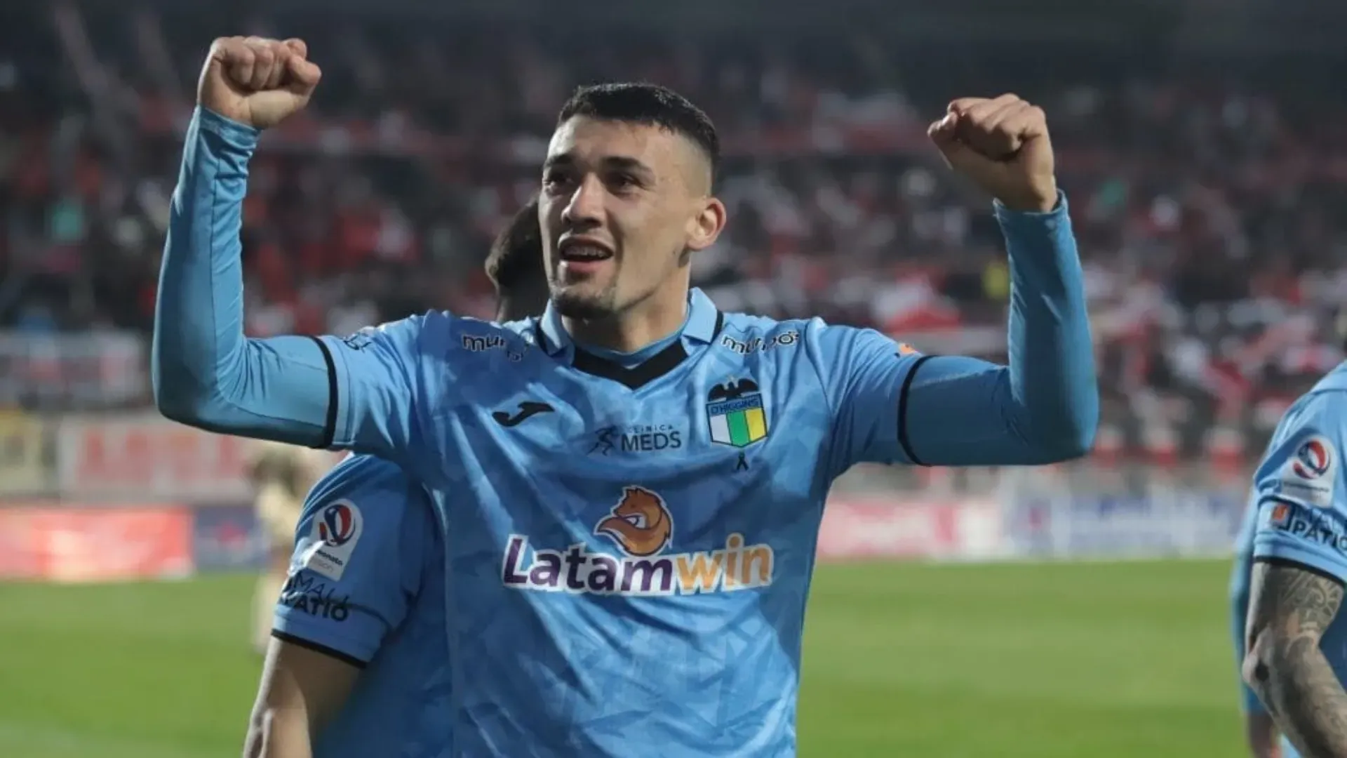 Arnaldo Castillo, celebrando uno de los goles que hizo en O’Higgins. (Foto: El Rancagüino)