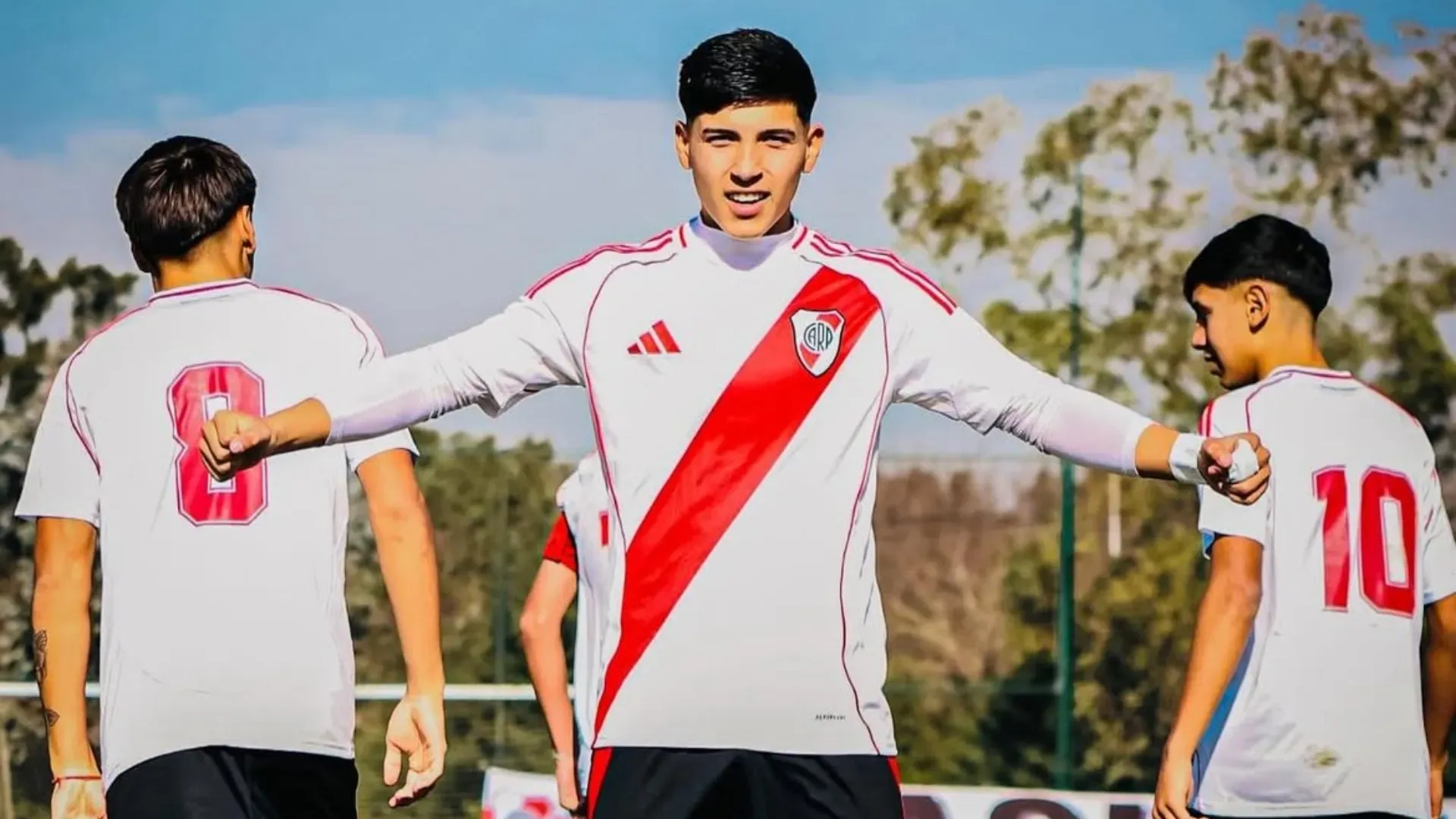 48 goles en 36 partidos en 2025, los monstruosos números de Bruno Cabral.