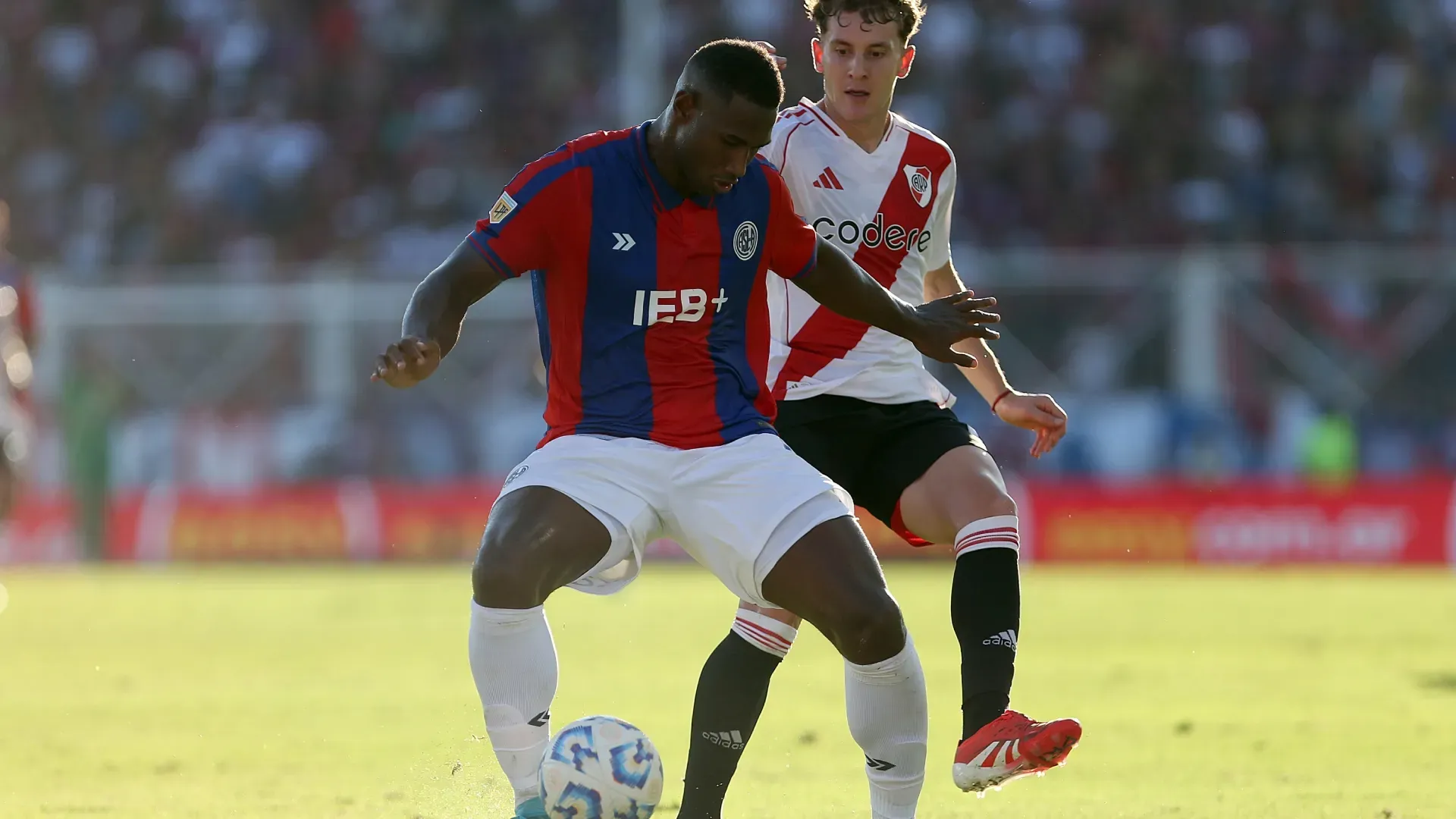 Romaña, el zaguero apuntado por Gallardo.