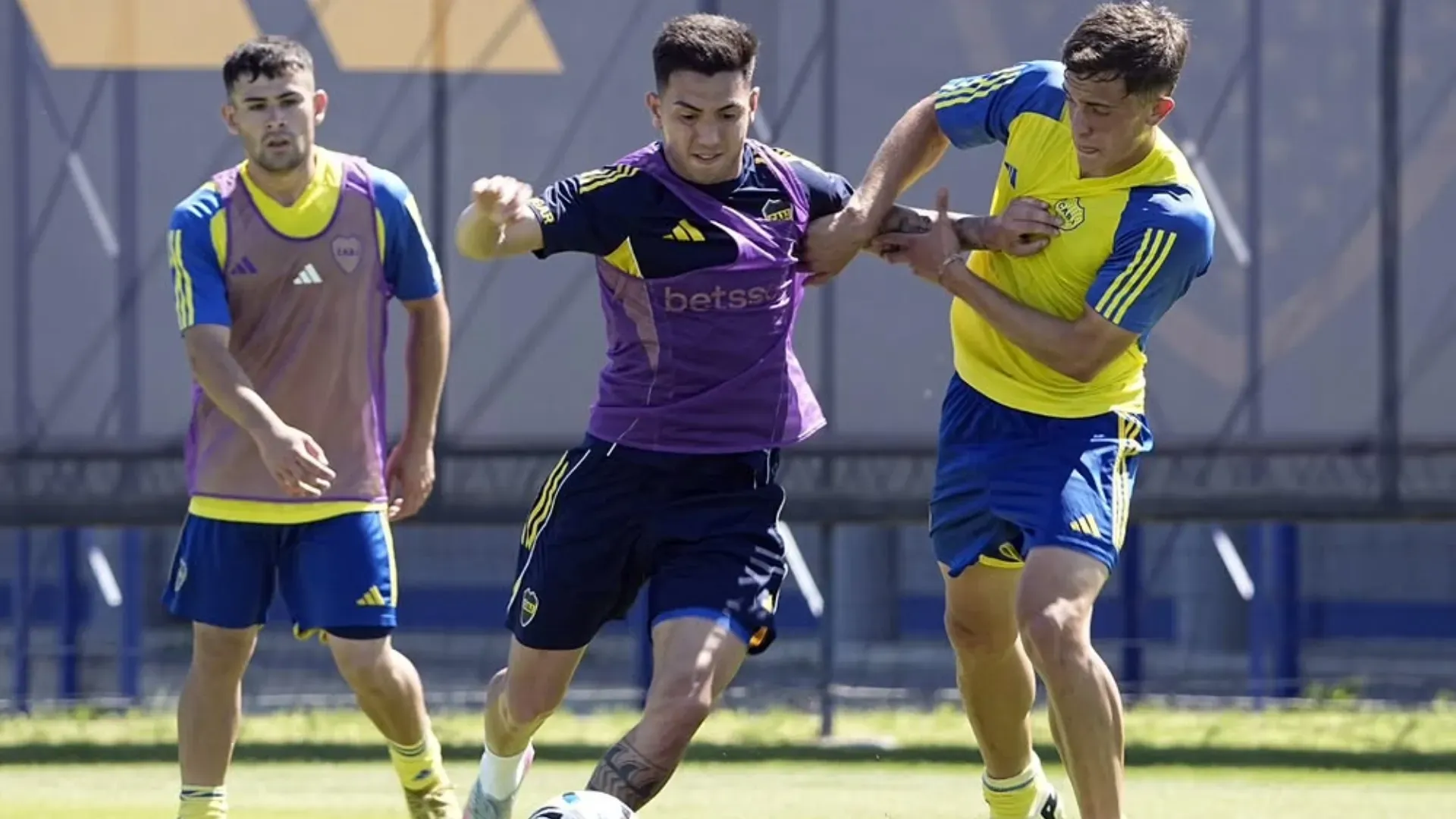 Velasco volvió a entrenar a la par del grupo.