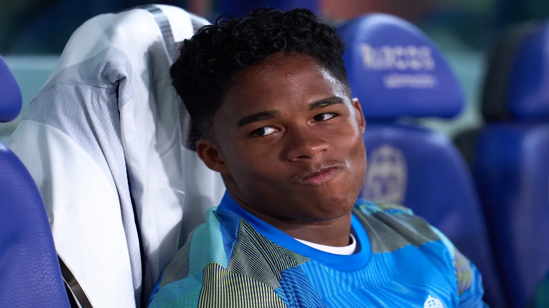 Endrick no banco de reservas do Real Madrid –&nbsp;Aitor Alcalde/Getty Images