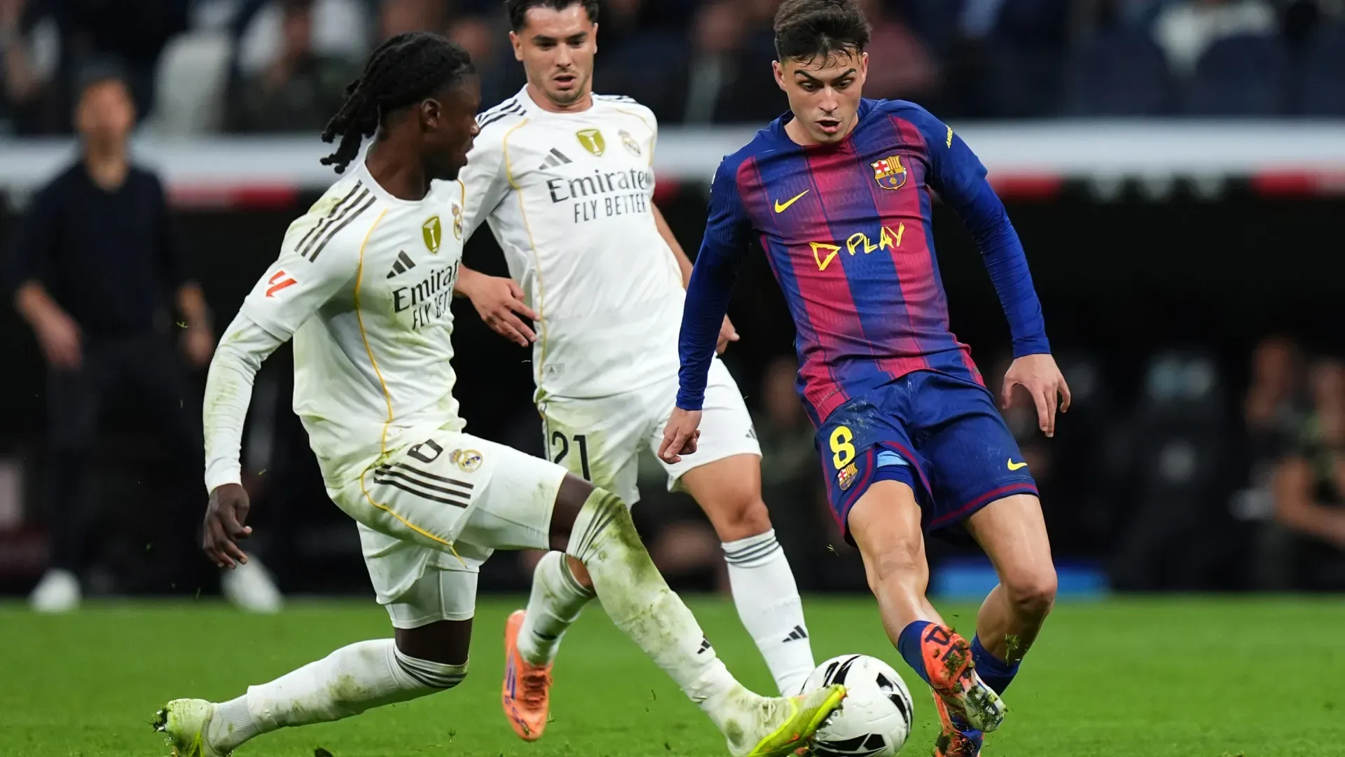 Real Madrid's Eduardo Camavinga and FC Barcelona's Pedri