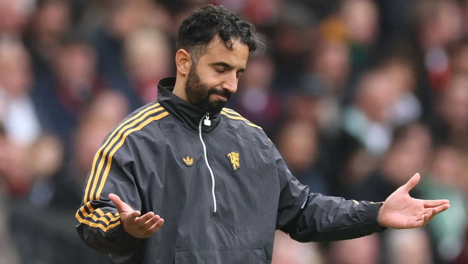 Ruben Amorim gesticula durante partida da Premier League. Foto: Carl Recine/Getty Images