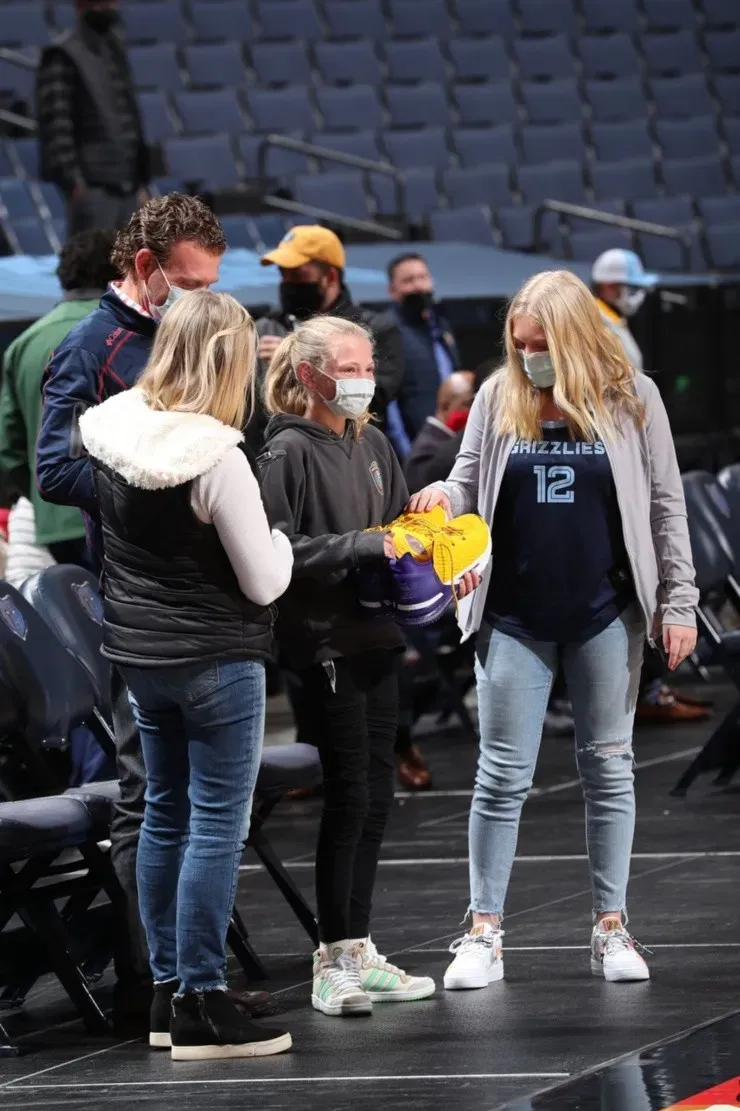 Fan con las zapatillas de LeBron James (Foto: @brkicks)