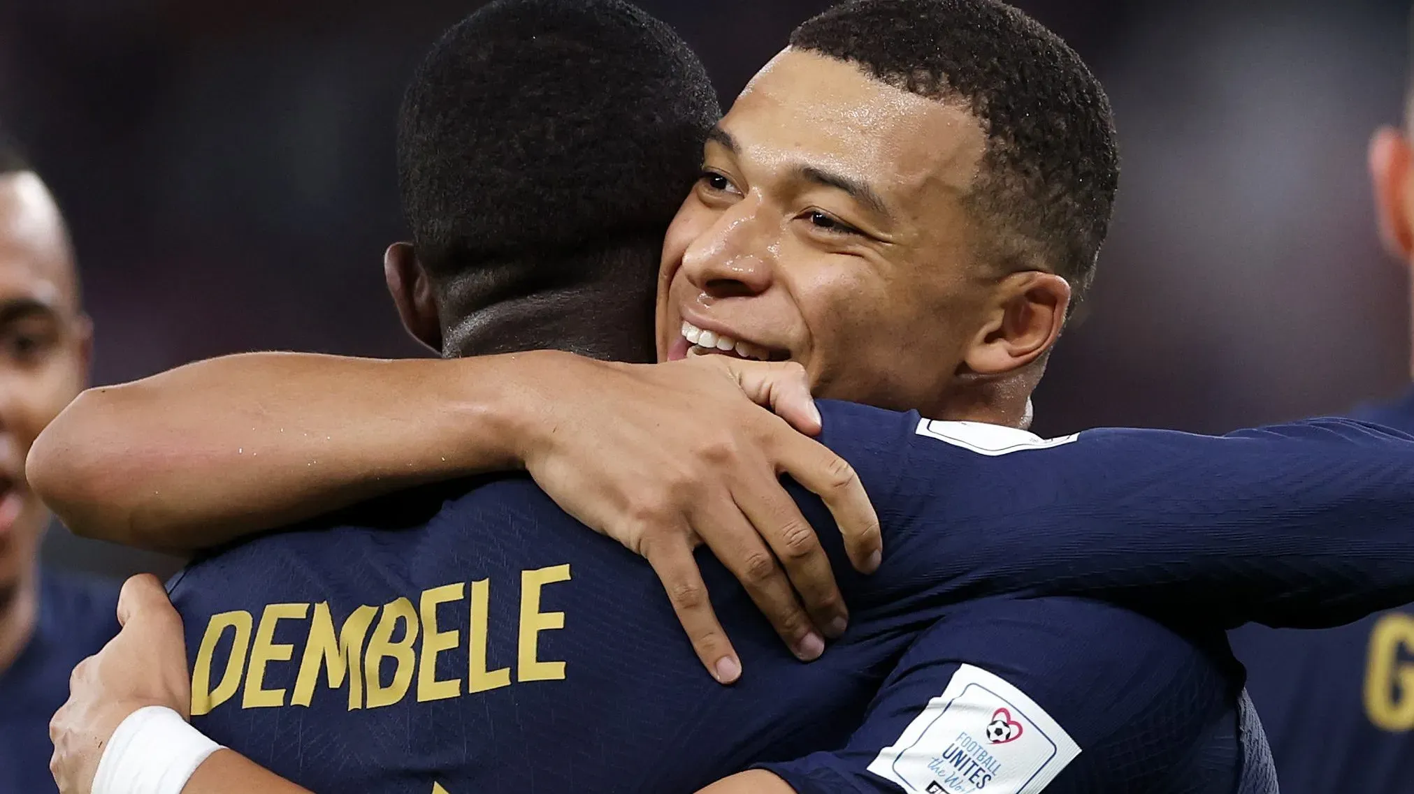 Kylian Mbappe y Ousmane Dembélé podrían ser parte de la negociación entre PSG y Barcelona. Getty Images.