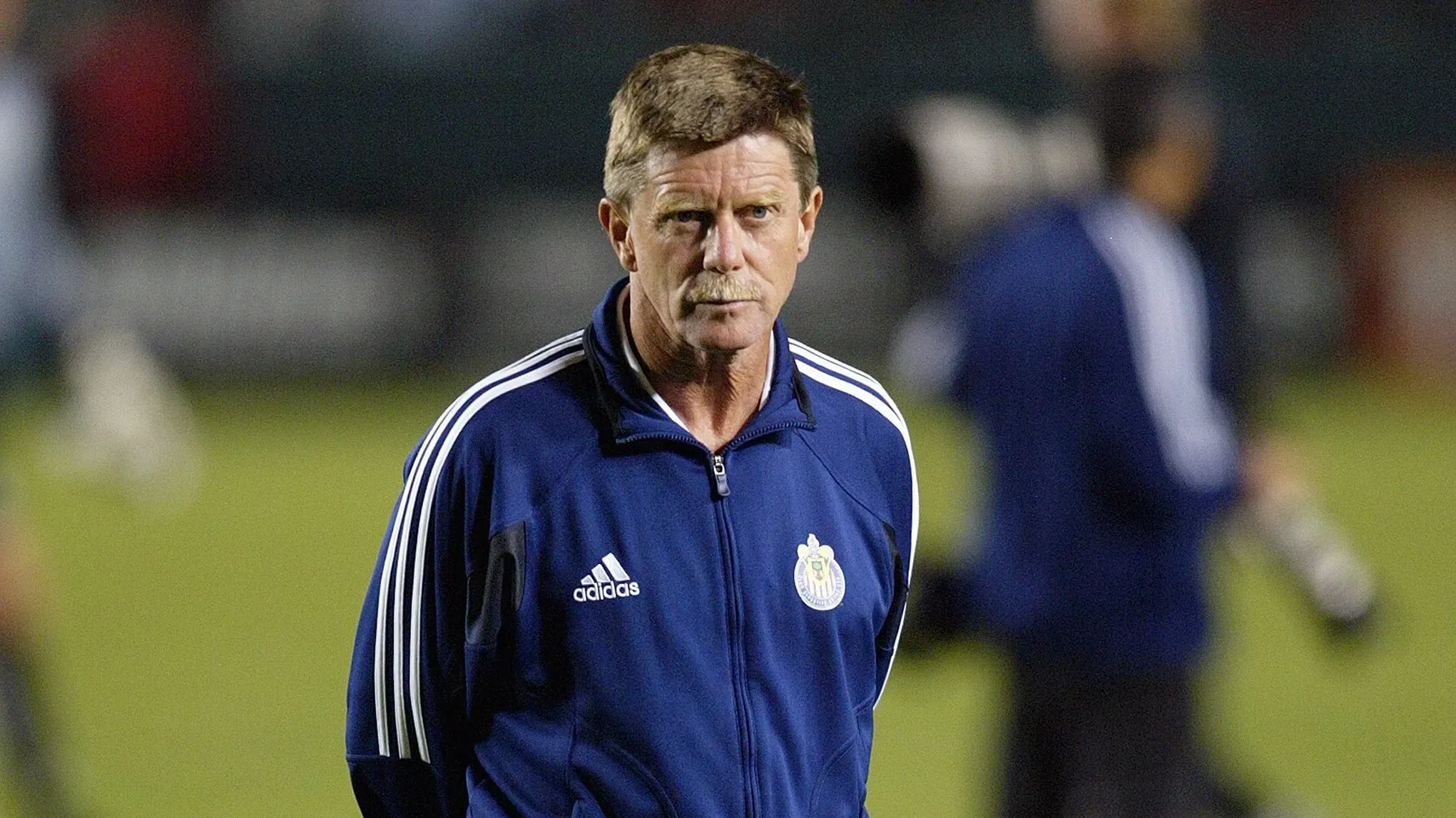 Hans Westerhof con la ropa de Chivas. (Getty Images)